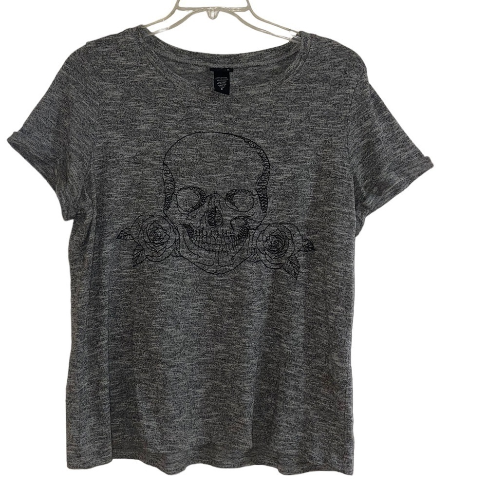 Torrid Skeleton w/ Rose Graphic Design On Heather Gray T-shirt. Size 2 GUC - Picture 2 of 8